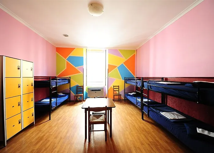 Hostel Alessandro Downtown & Bar