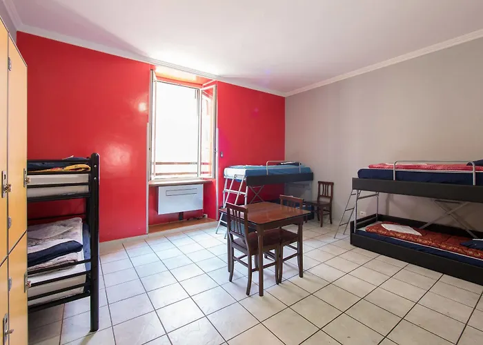 Hostel Alessandro Downtown & Bar *